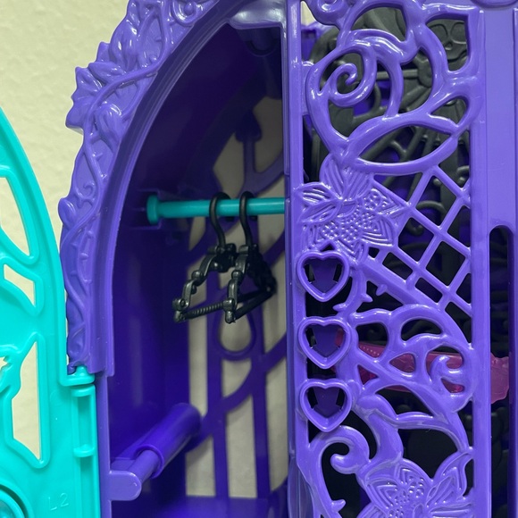 Monster High Skulltimate Secrets Garden Mysteries Twyla’s Closet - Picture 4 of 8
